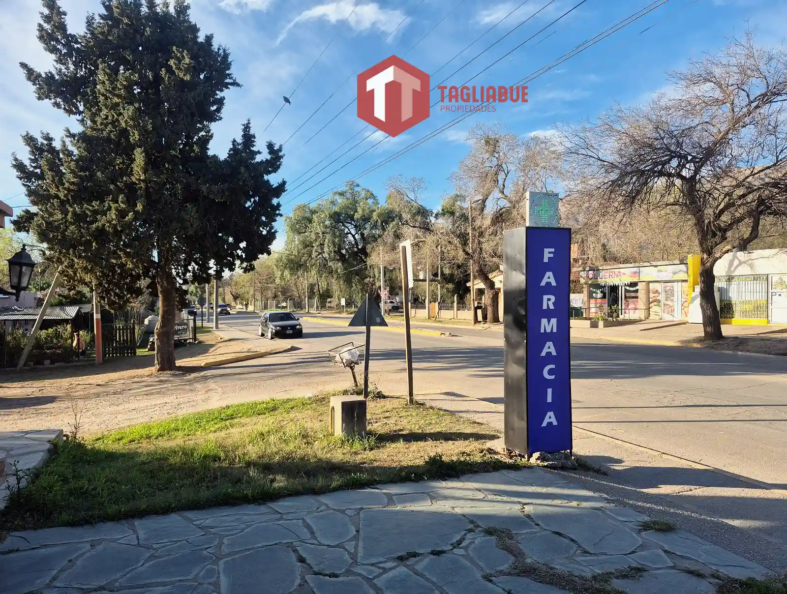 local comercial en avenida principal en Merlo