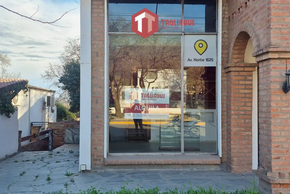 local comercial en avenida principal en Merlo