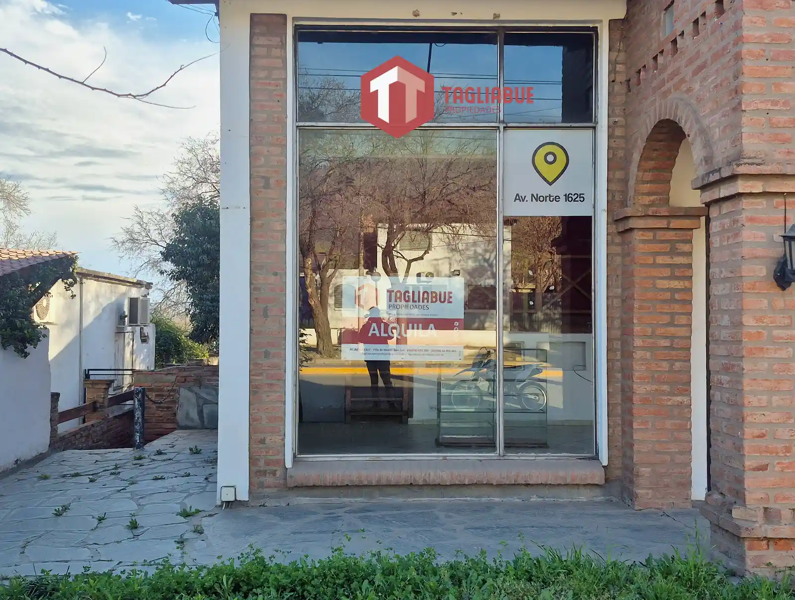local comercial en avenida principal en Merlo