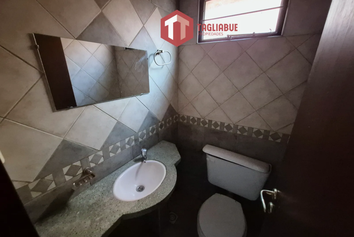 local comercial en avenida principal en Merlo