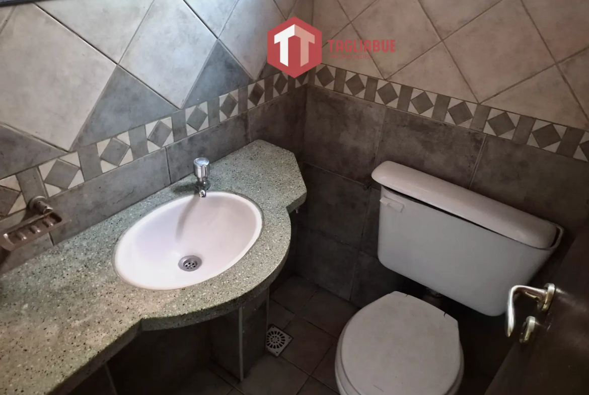 local comercial en avenida principal en Merlo