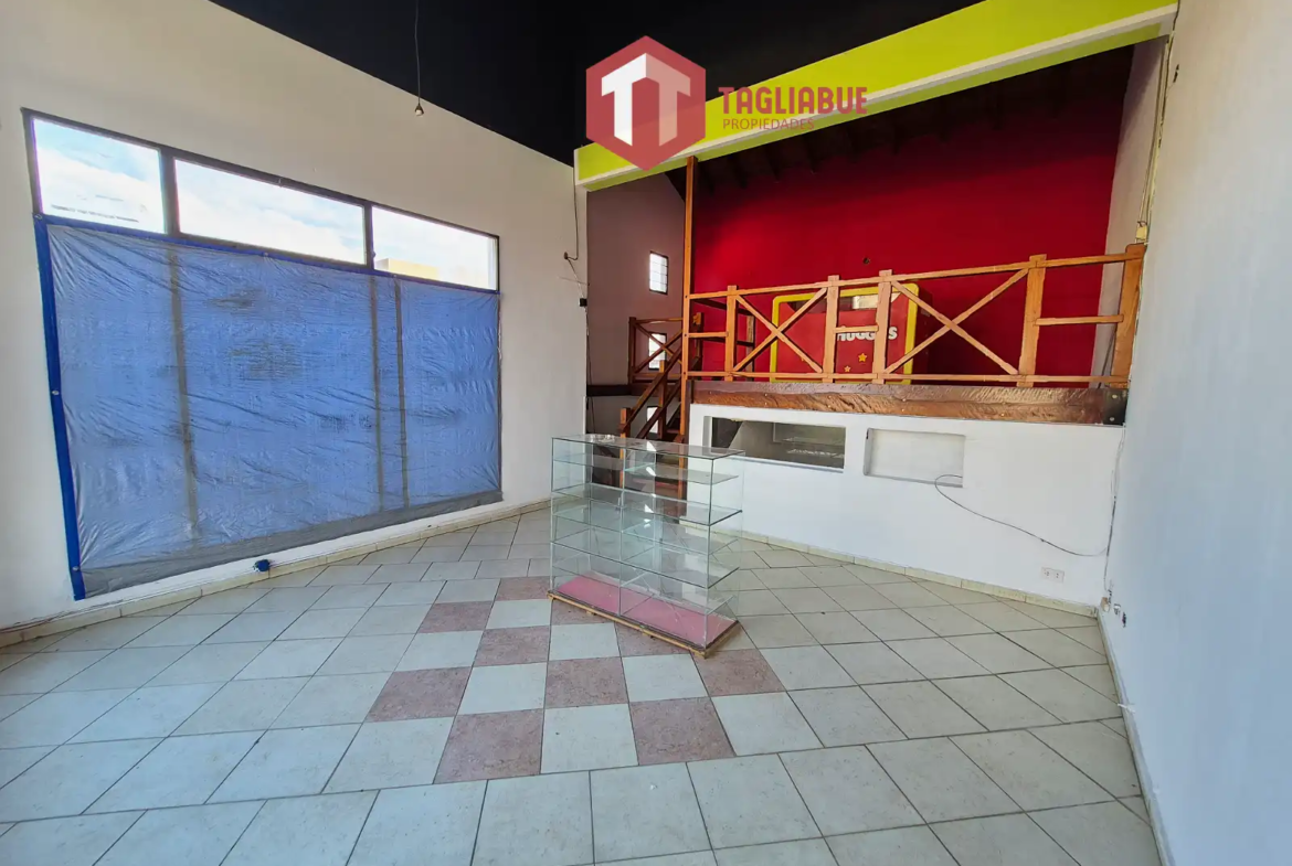 local comercial en avenida principal en Merlo