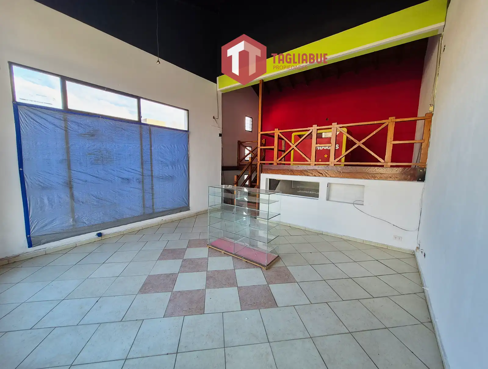 local comercial en avenida principal en Merlo