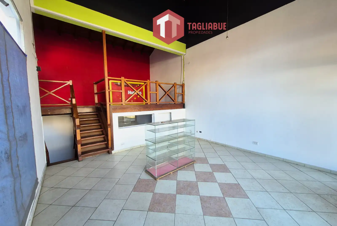 local comercial en avenida principal en Merlo