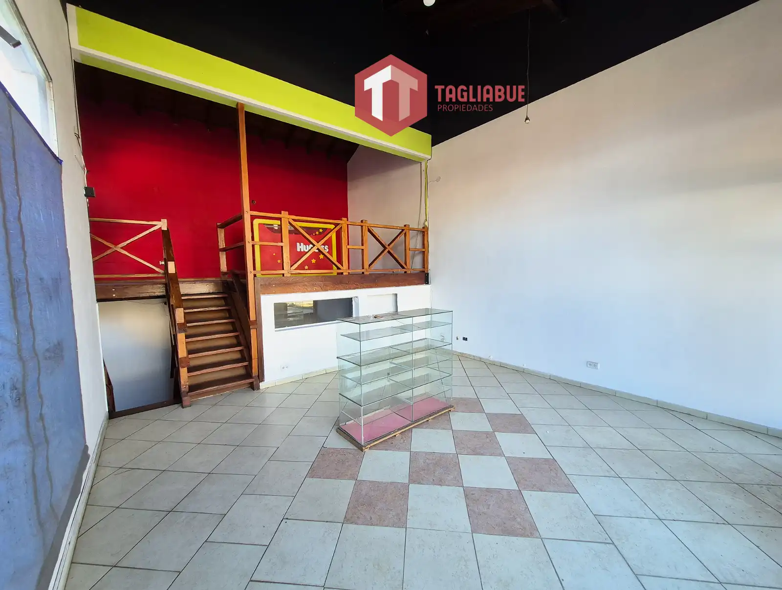 local comercial en avenida principal en Merlo