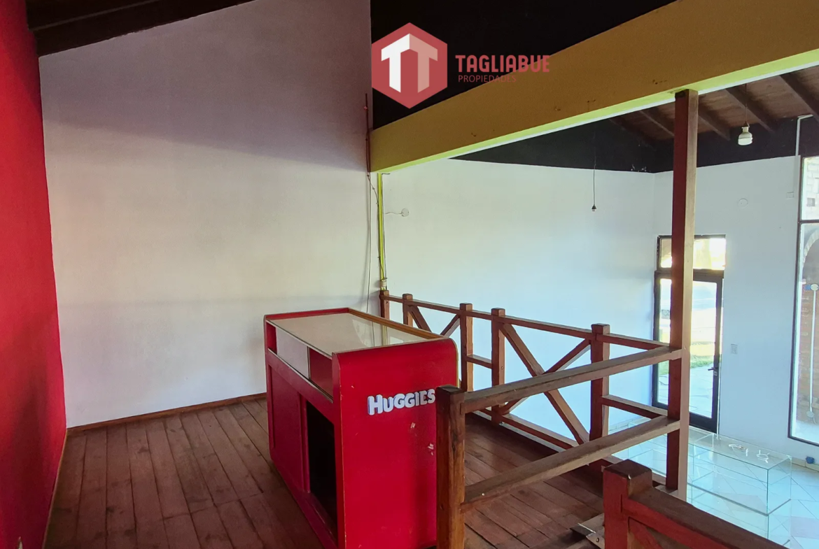 local comercial en avenida principal en Merlo