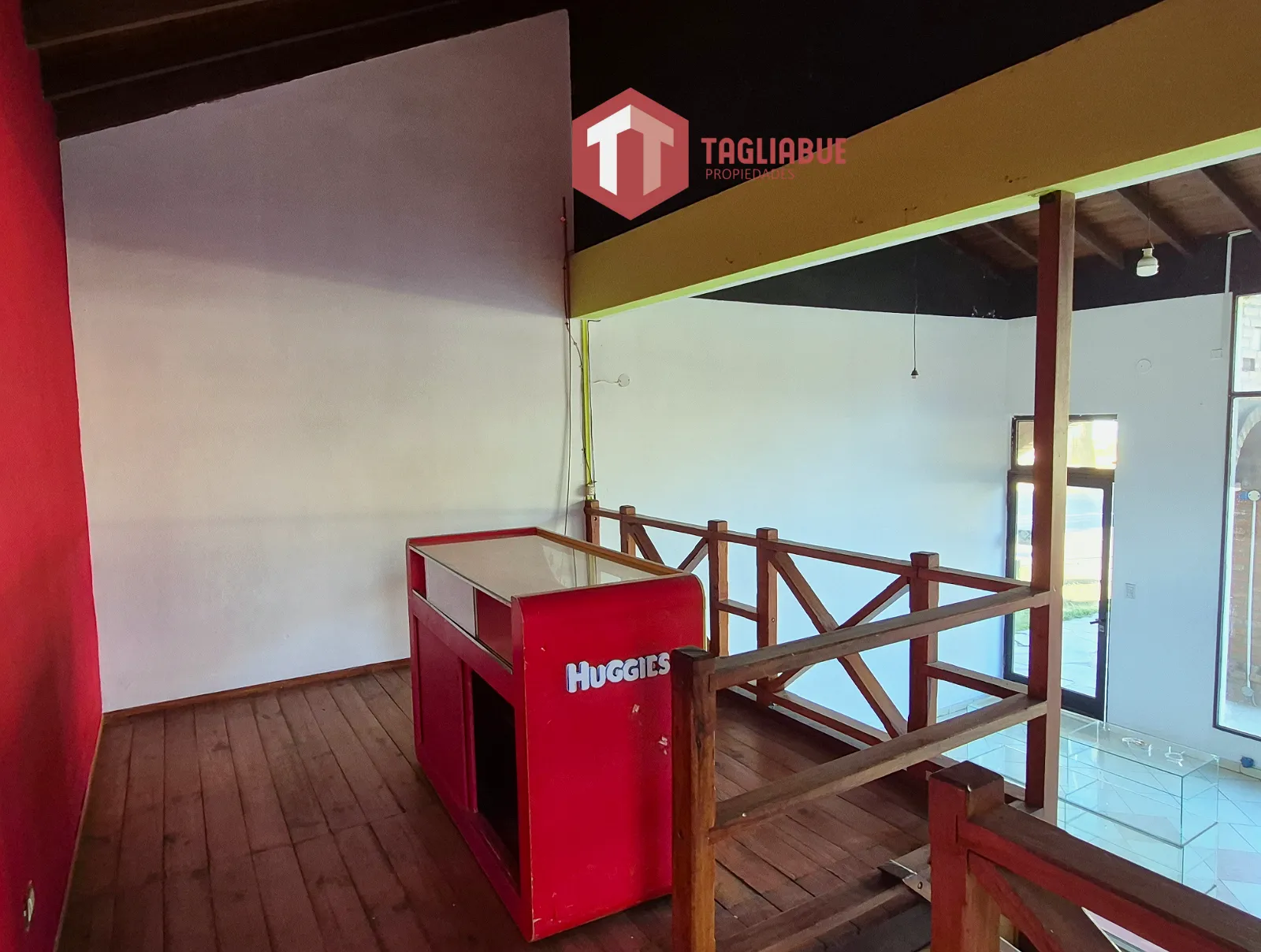 local comercial en avenida principal en Merlo
