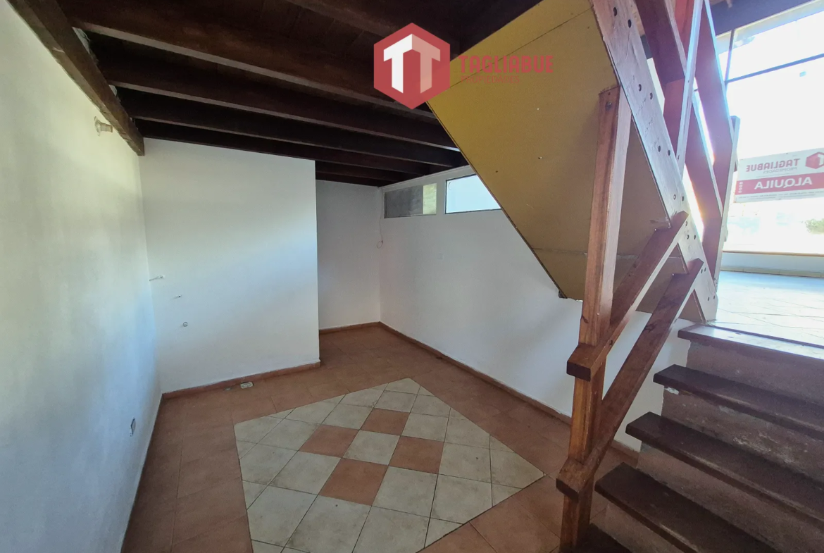 local comercial en avenida principal en Merlo