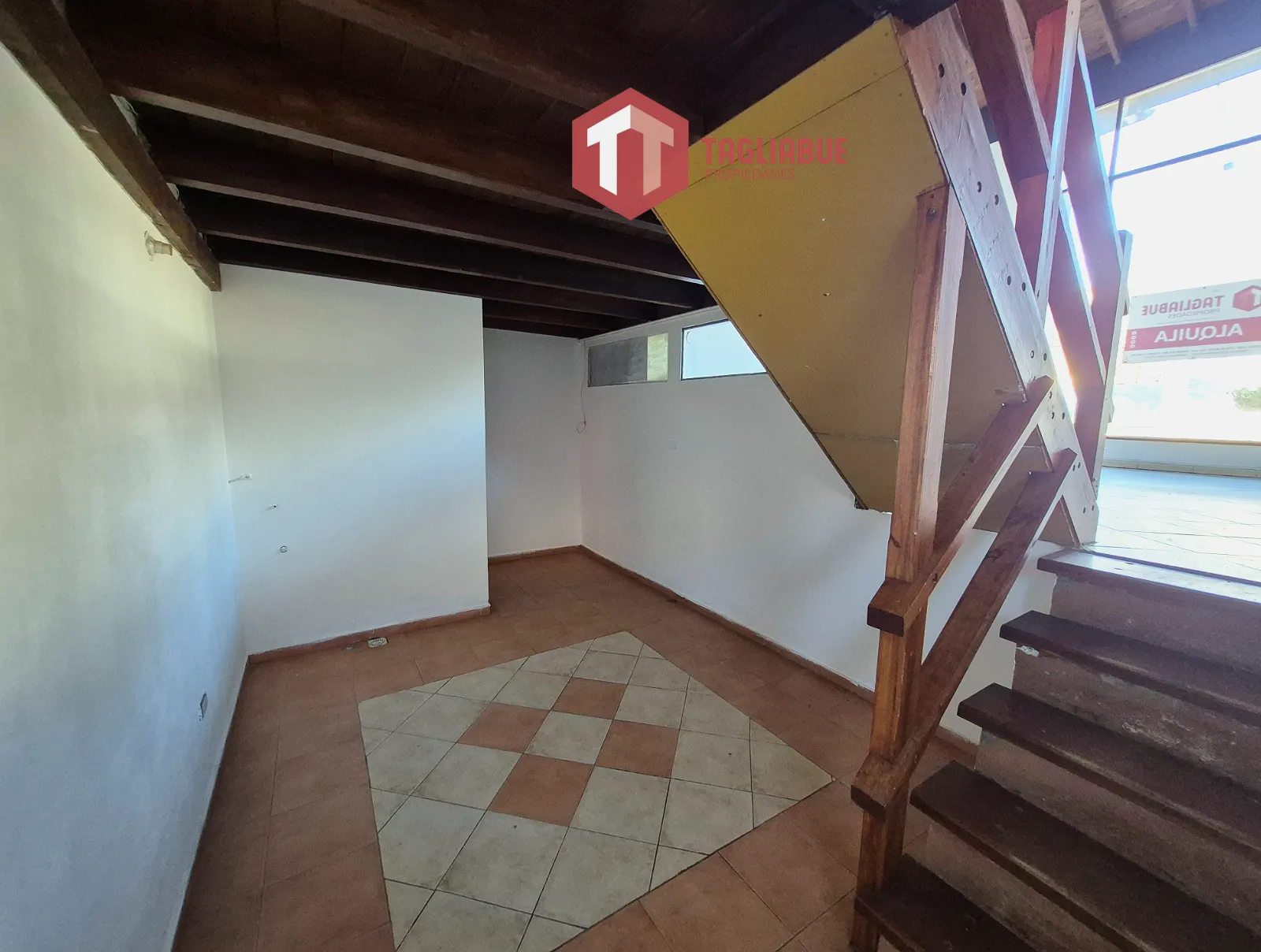 local comercial en avenida principal en Merlo