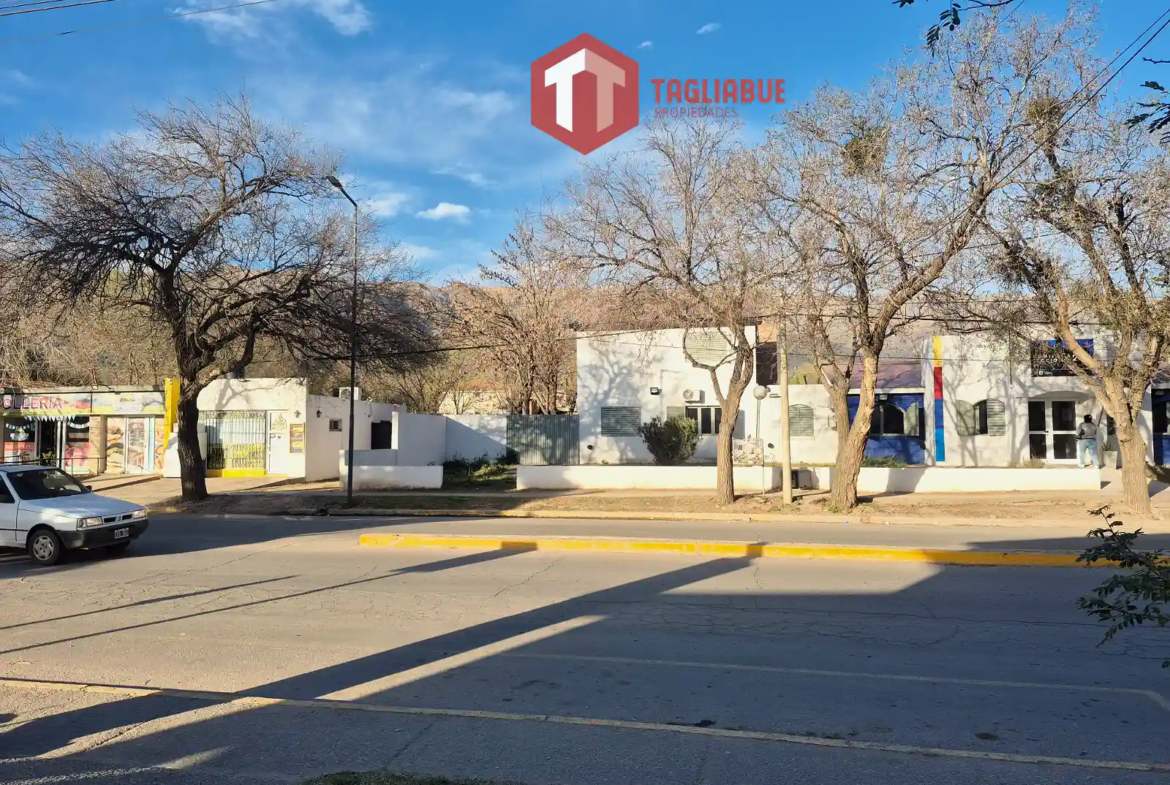 local comercial en avenida principal en Merlo